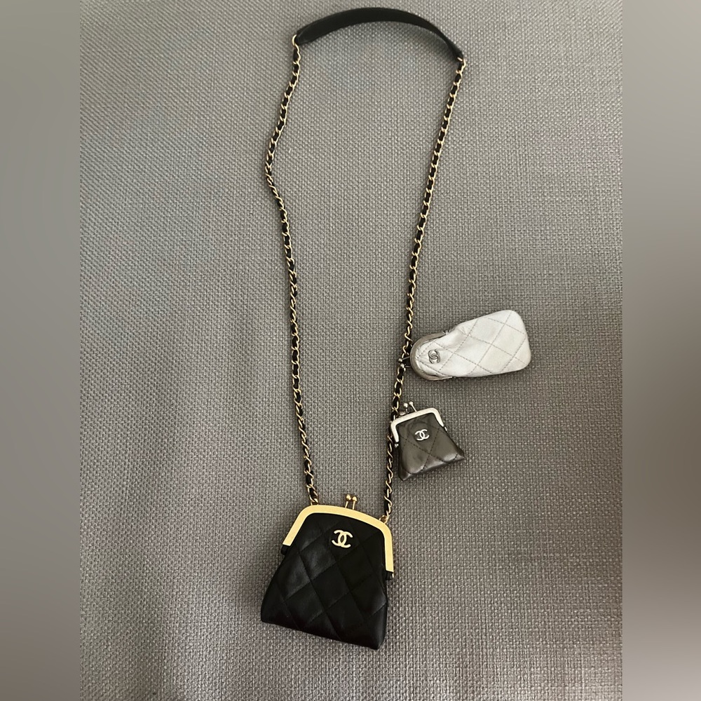 Rare, Unique Brand New Never Used Chanel Bag!!With 3 moveable adjustable purses! - Picture 3 of 12